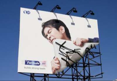 Billboard shows clever advert for tough teeth 